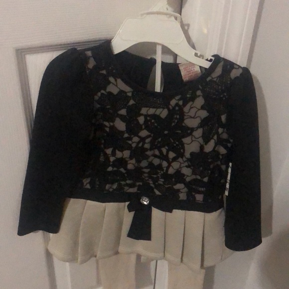 *** 2 outfits *** Girls Max Studio 2pc Outfit & White Eyelet Dress - Picture 8 of 9